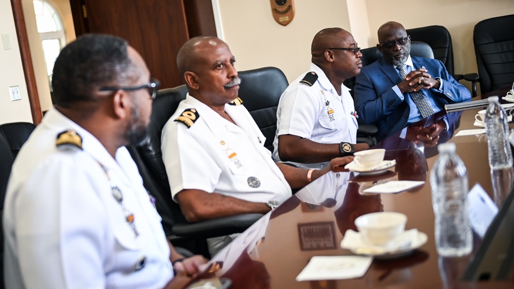 Chief of the Barbados Defense Forces Visits the IADC