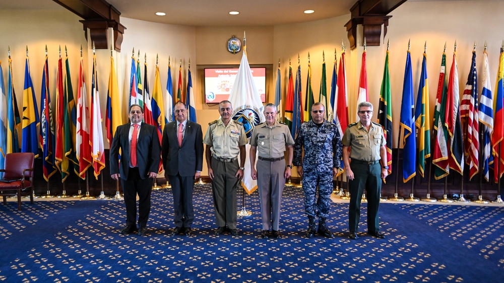 General de Tierra Antonio Esteban López Spain's Observer to the IADB Visits the IADC