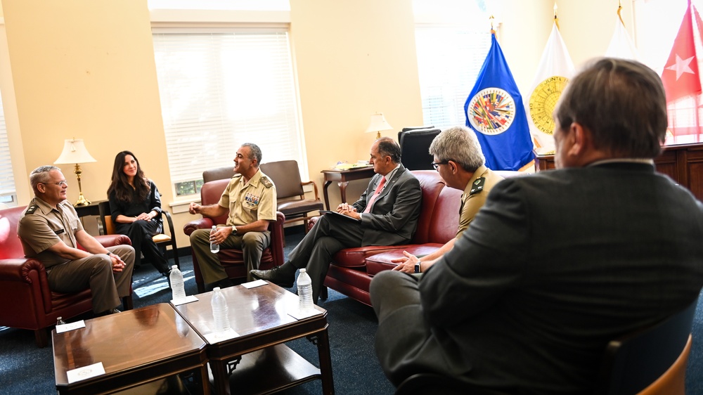 General de Tierra Antonio Esteban López Spain's Observer to the IADB Visits the IADC
