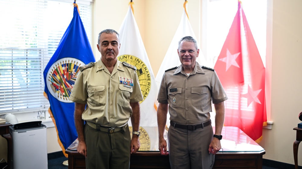 General de Tierra Antonio Esteban López Spain's Observer to the IADB Visits the IADC