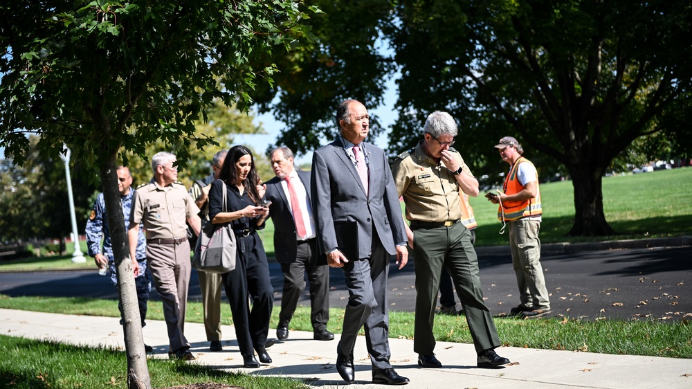 General de Tierra Antonio Esteban López Spain's Observer to the IADB Visits the IADC