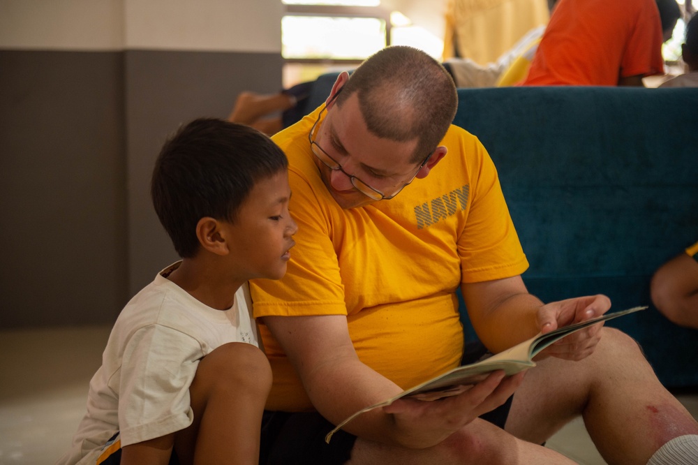 Sailors participate in community relations event in Manila, Republic of Philippines