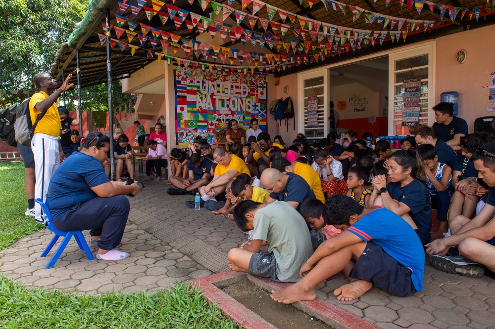 Sailors participate in community relations event in Manila, Republic of Philippines