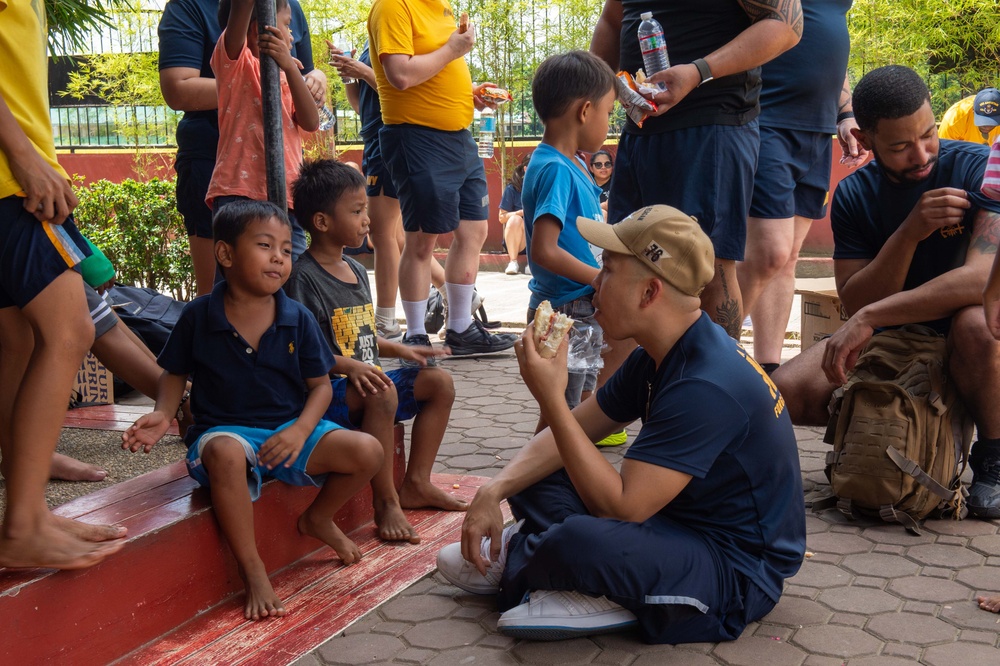 Sailors participate in community relations event in Manila, Republic of Philippines