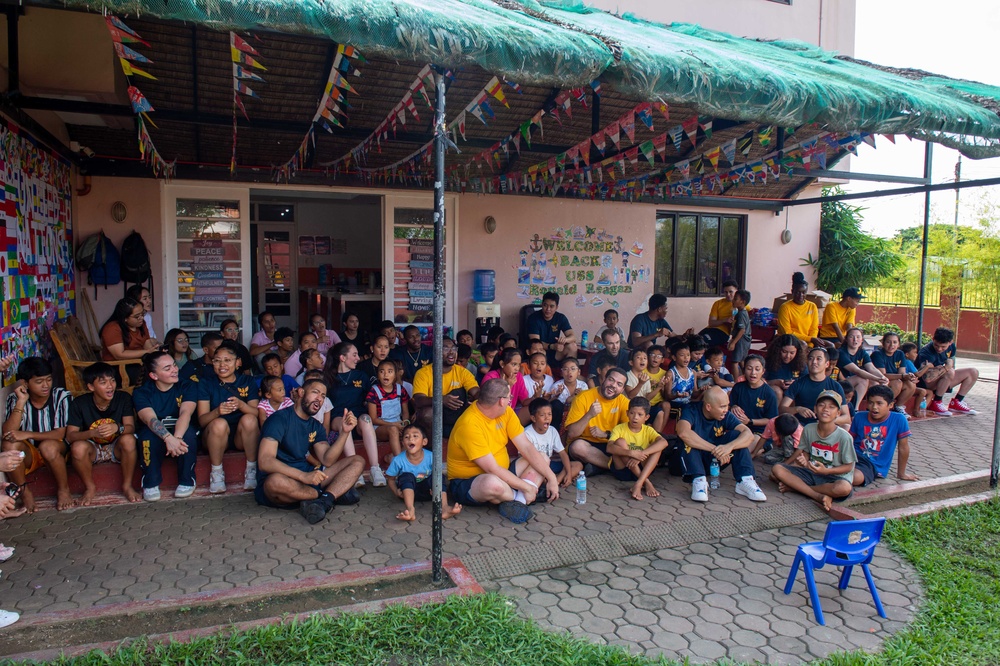 Sailors participate in community relations event in Manila, Republic of Philippines