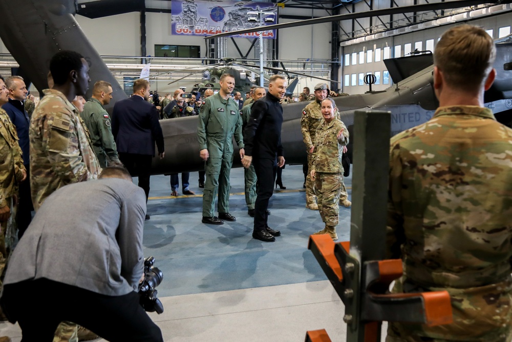 Aviation and Sustainment Soldiers greet Polish President, discuss aviation interoperability