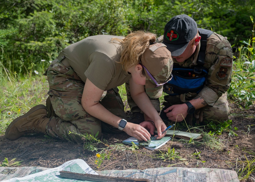 SERE Medics Conduct Search and Rescue Exercise