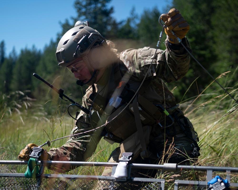SERE Medics Conduct Search and Rescue Exercise