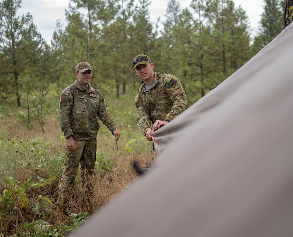 SERE Specialists Work With 92 ARW During 7-Level Training