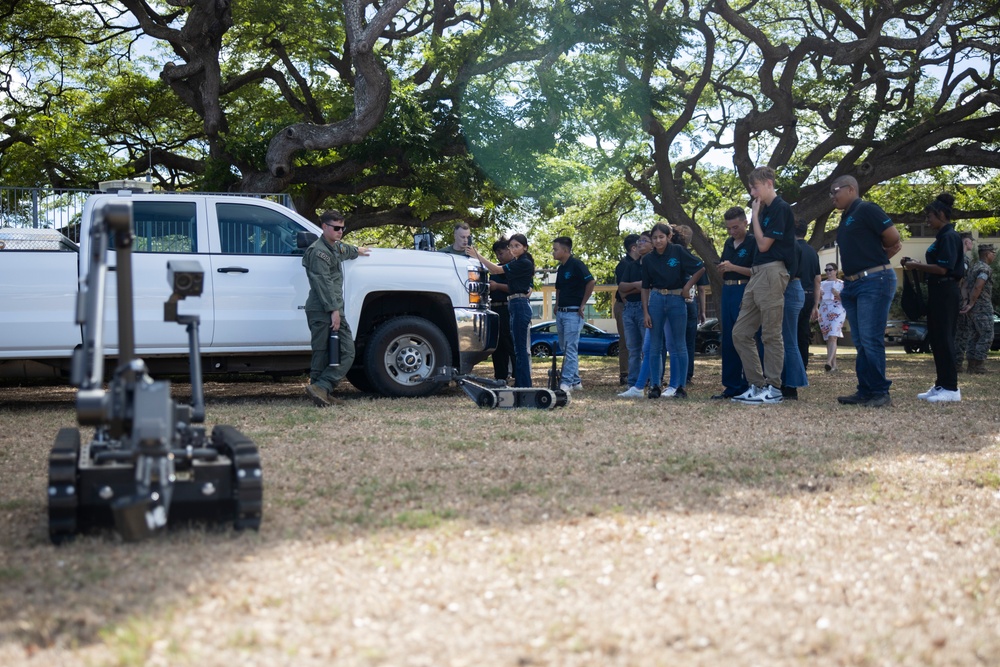 Class is in Session: Kapolei High School JROTC Cadets Visit MCBH