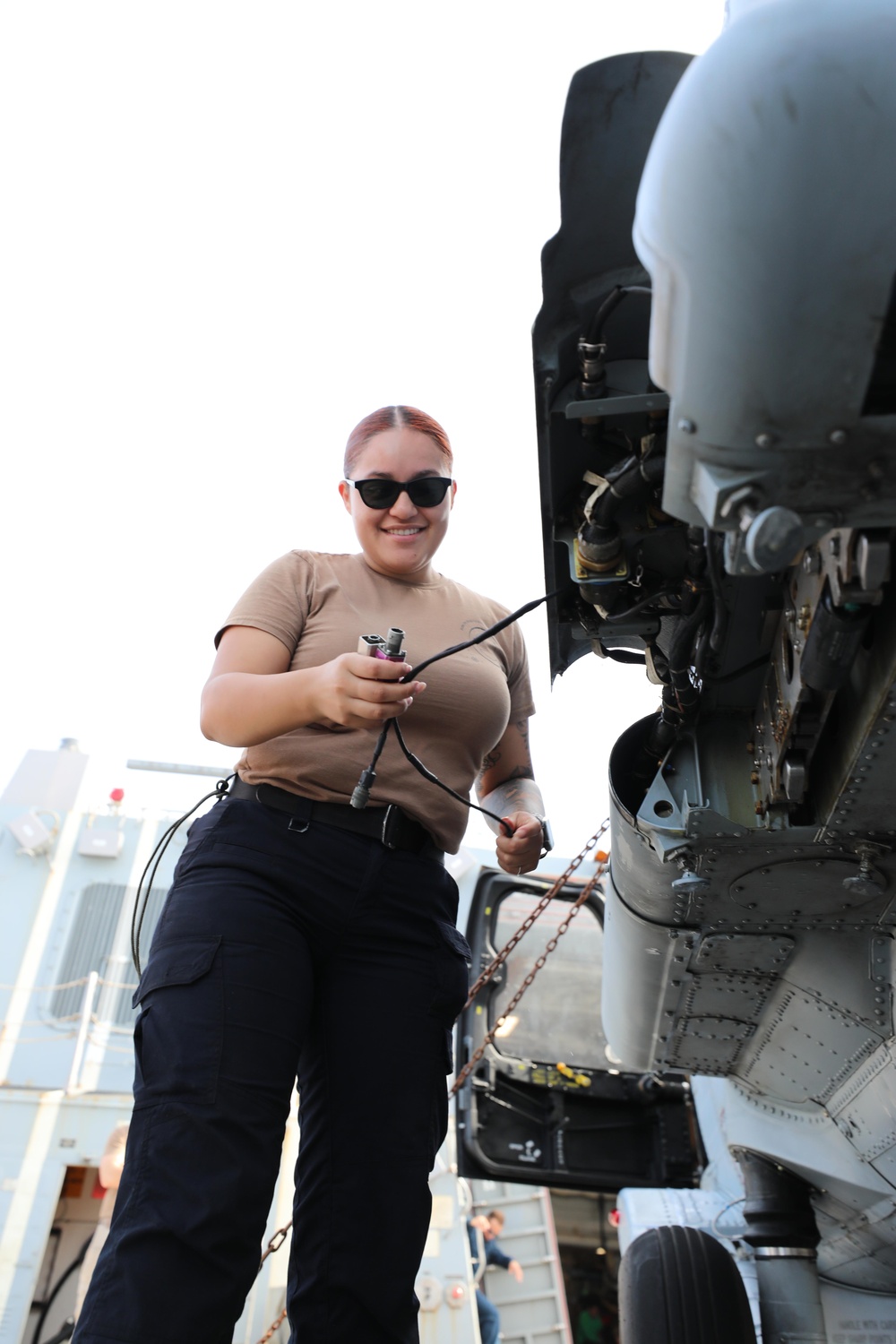 HSM 79 Performs Maintenance Onboard USS Paul Ignatius