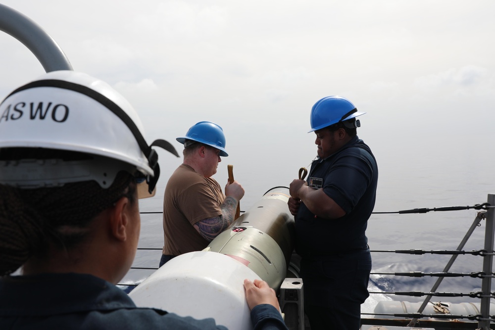 USS Paul Ignatius Conducts Torpedo Maintenance
