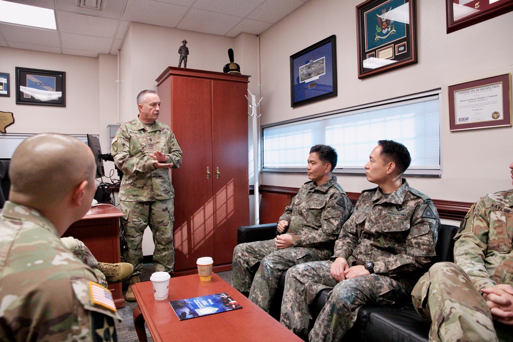 U.S. Army Reserve hosts Republic of Korea Army officers