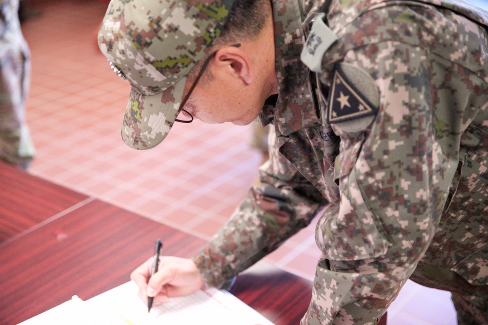 U.S. Army Reserve hosts Republic of Korea Army officers