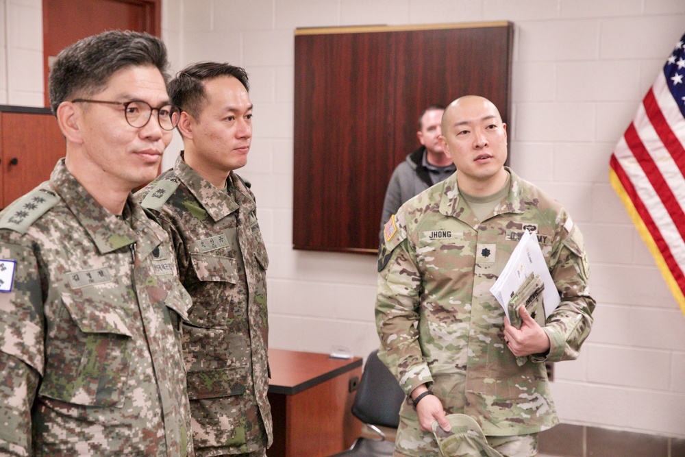 U.S. Army Reserve hosts Republic of Korea Army officers