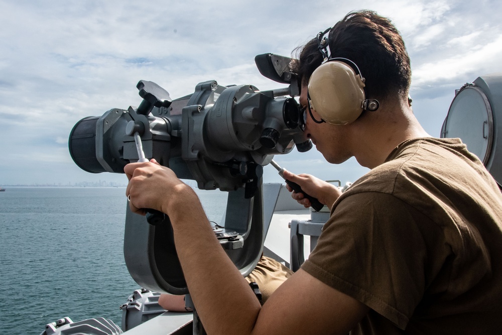 USS Ronald Reagan (CVN 76) departs Manila after a routine port visit