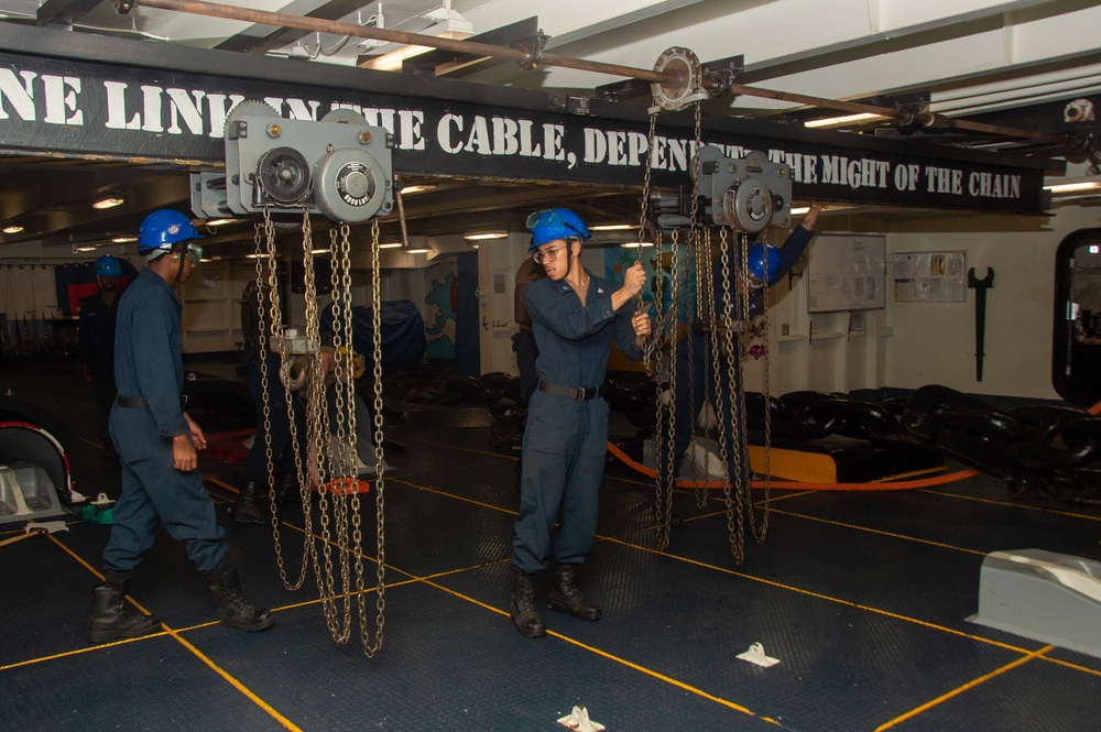 USS Ronald Reagan (CVN 76) departs Manila after a routine port visit