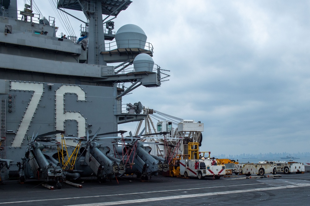 USS Ronald Reagan (CVN 76) departs Manila after a routine port visit