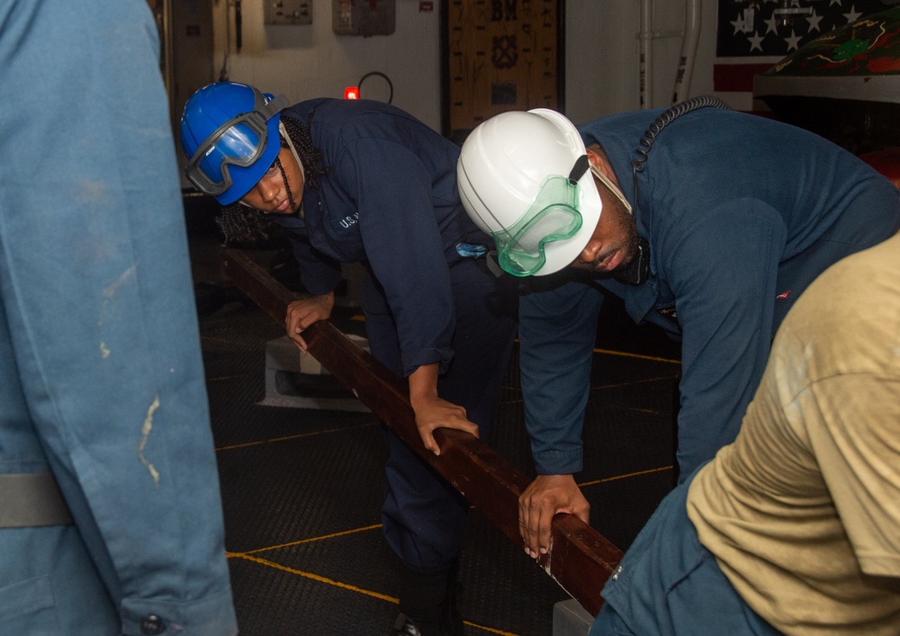 USS Ronald Reagan (CVN 76) departs Manila after a routine port visit