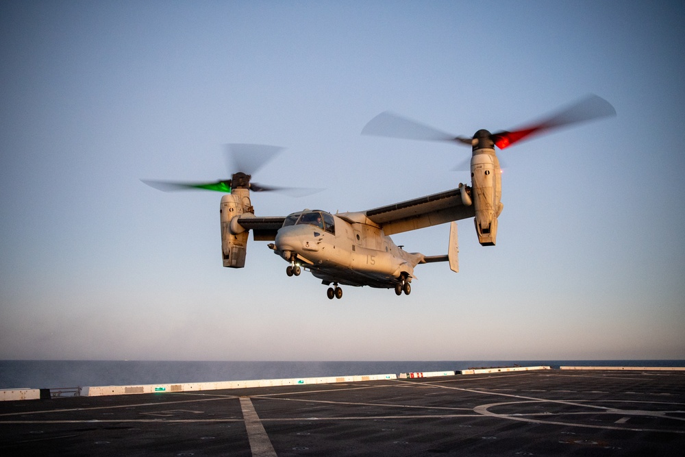 USS Somerset Conducts Flight Operations