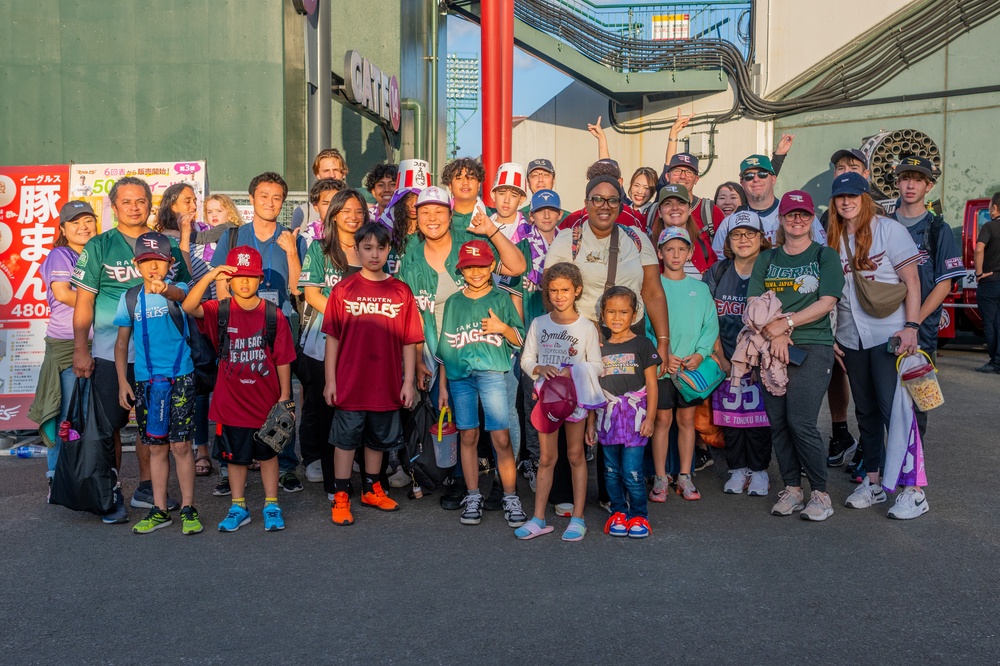 Edgren Middle High School Baseball Team Goes to Rakuten Eagles Game