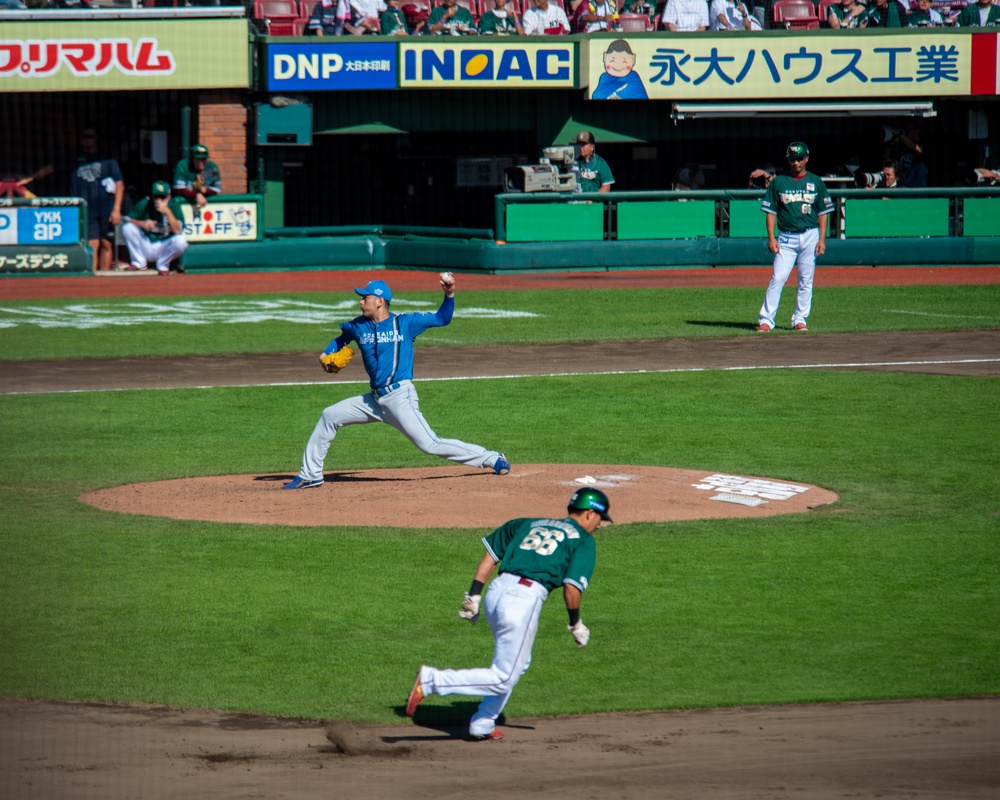 Edgren Middle High School Baseball Team Goes to Rakuten Eagles Game