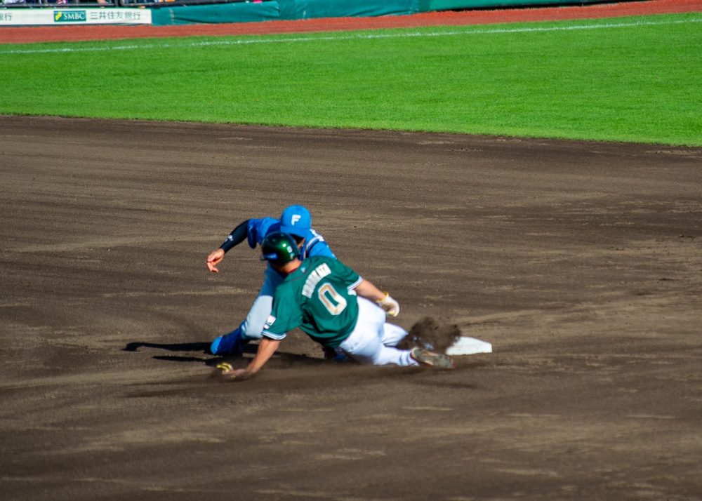 Edgren Middle High School Baseball Team Goes to Rakuten Eagles Game