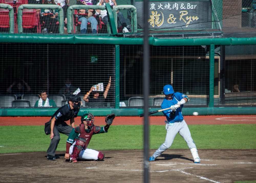 Edgren Middle High School Baseball Team Goes to Rakuten Eagles Game