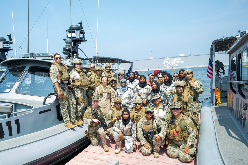 Sea Sisters Prepare for Bull Shark