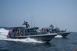 Sea Sisters Prepare for Bull Shark