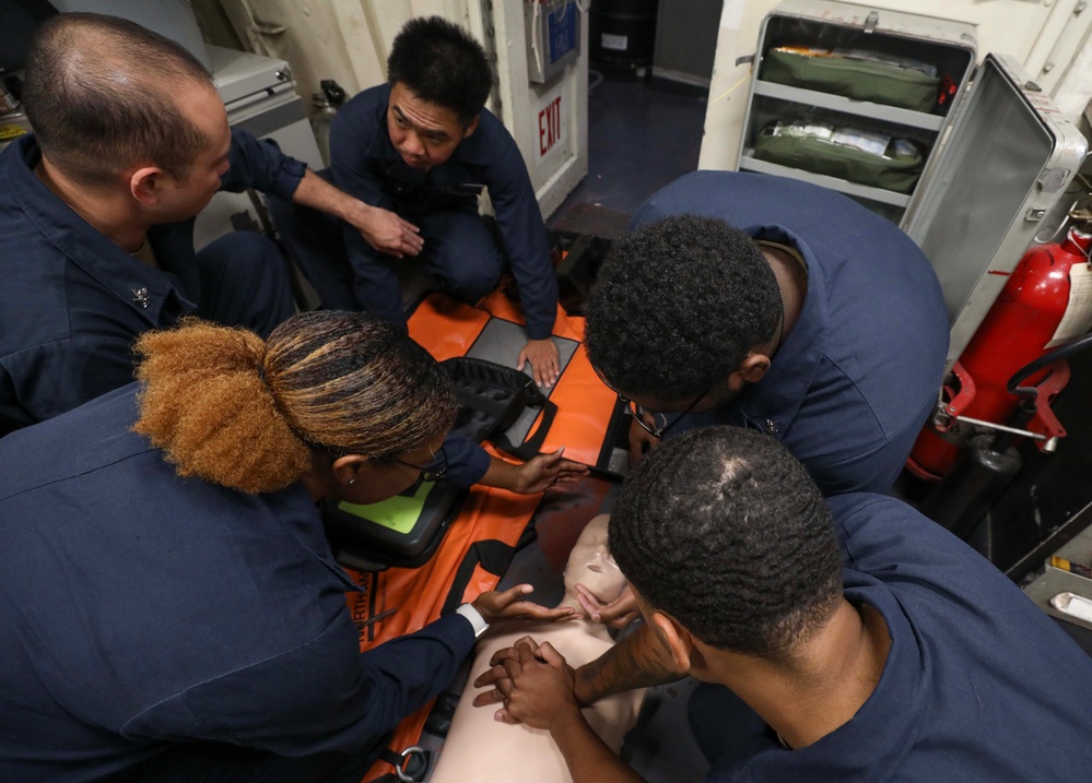 USS Dewey (DDG 105) Conduct Medical Training Drills While Operating in the South China Sea