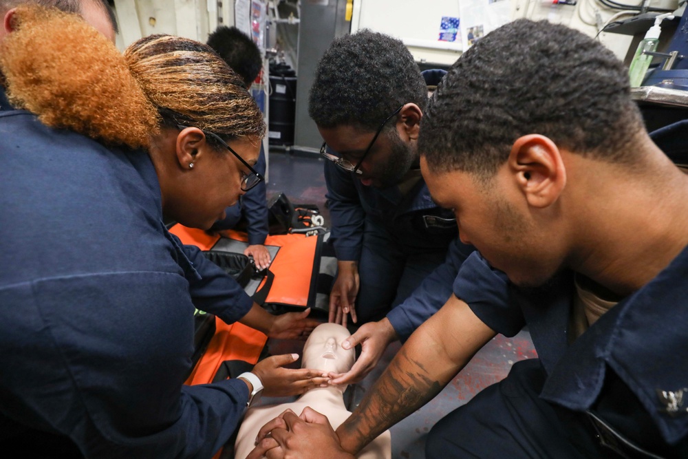 USS Dewey (DDG 105) Conduct Medical Training Drills While Operating in the South China Sea