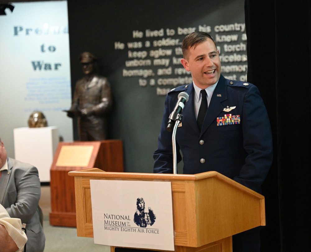 100th ARW Airmen meet legendary heroes of WWII at 100th BG reunion in Savannah