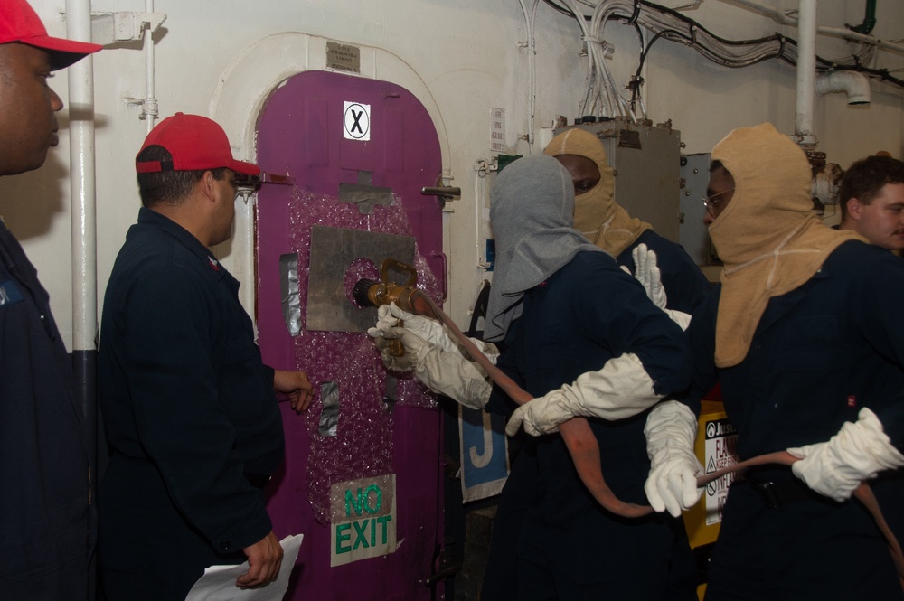 USS Ronald Reagan (CVN 76) Sailors conduct In-port Emergency Team drills