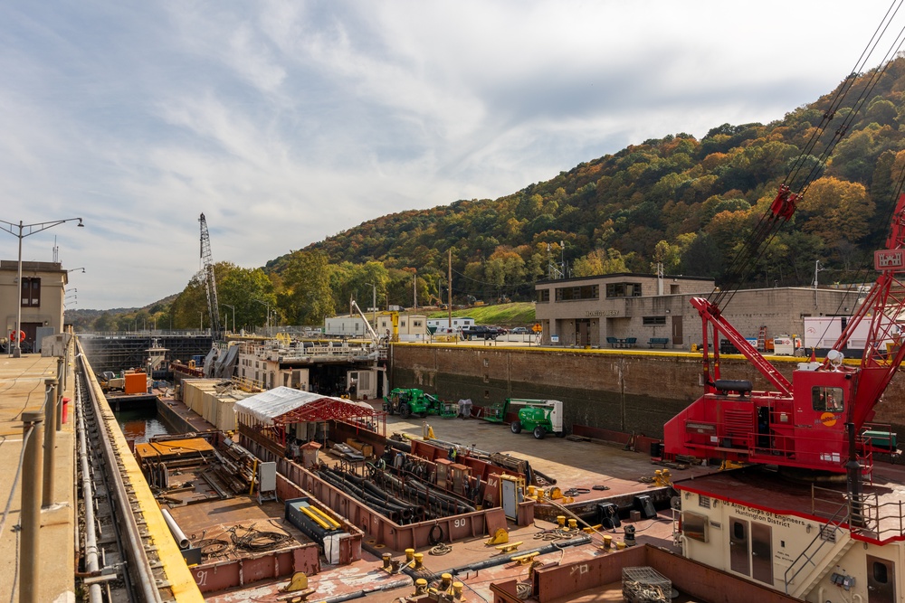 Montgomery Locks and Dam Megaproject Underway to Enhance Ohio River Barge Capacit