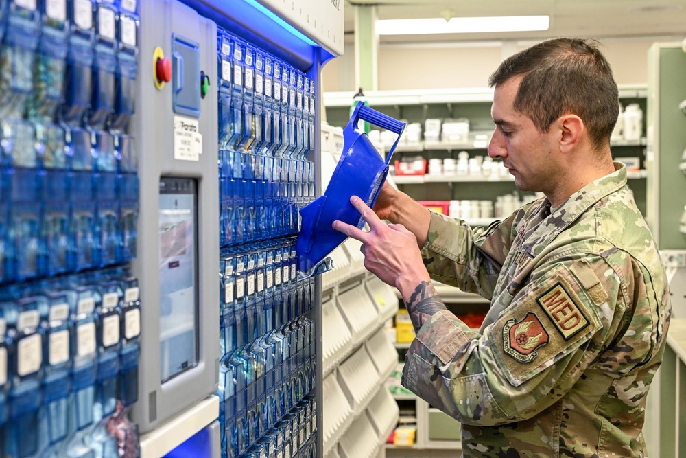 75th MDG’s Pharmacy Flight reduces patient wait times with new robot