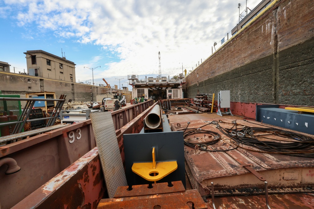 Safety Specialist Inspects Medium Capacity River Repairs Fleet