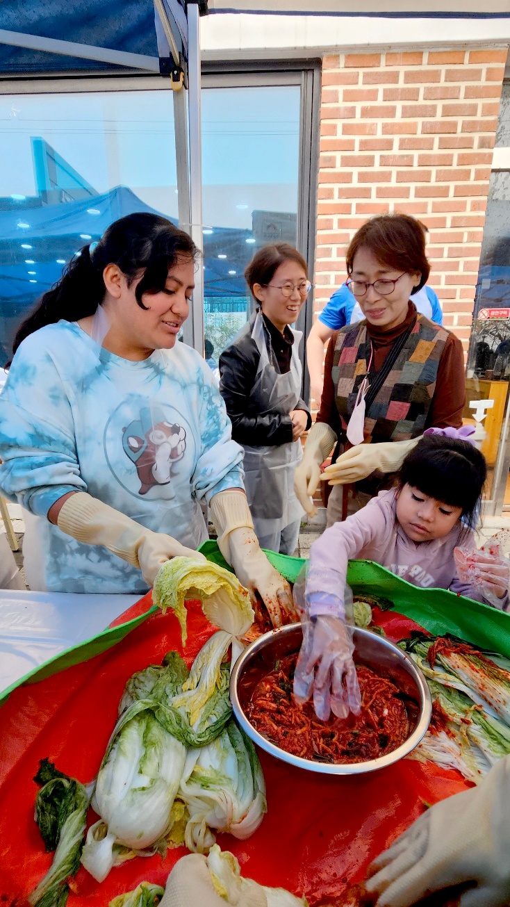 Acrobatics, songs, rice making included in cultural tour for Humphreys community