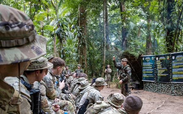 Southern Vanguard 24 Soldiers attend Brazilian Jungle Familiarization Course