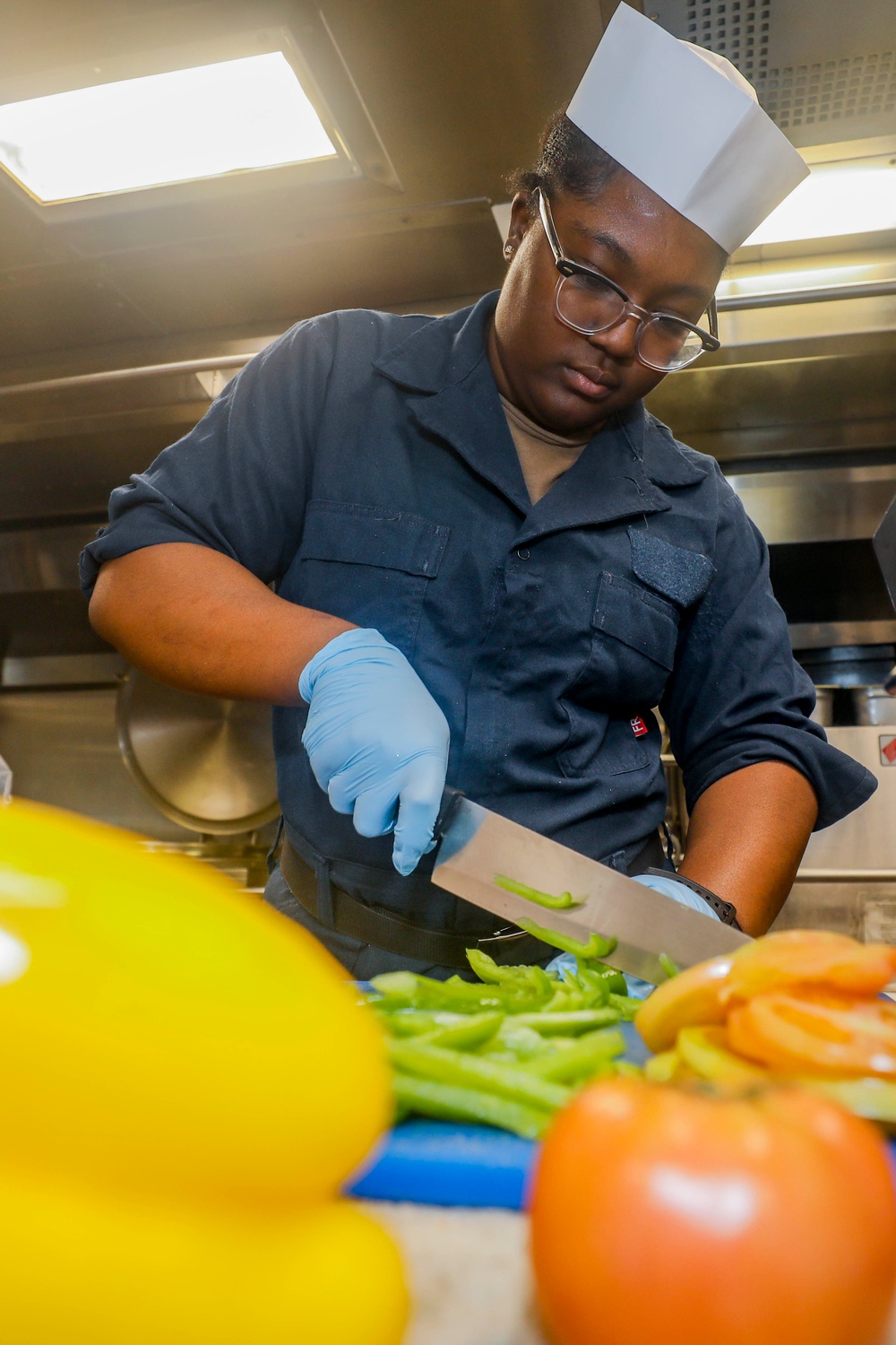 Sailors aboard USS Shoup prepare meals for ship’s crew
