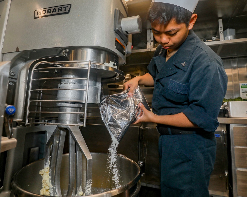 Sailors aboard USS Shoup prepare meals for ship’s crew