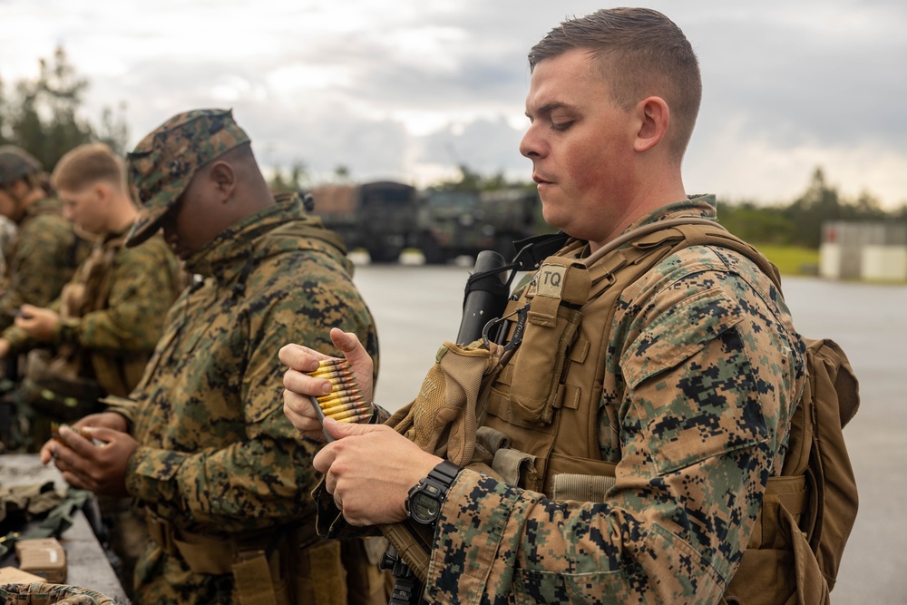 Marines with 3rd Maintenance Battalion conduct a evolution range