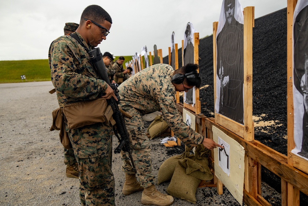 Marines with 3rd Maintenance Battalion conduct a evolution range