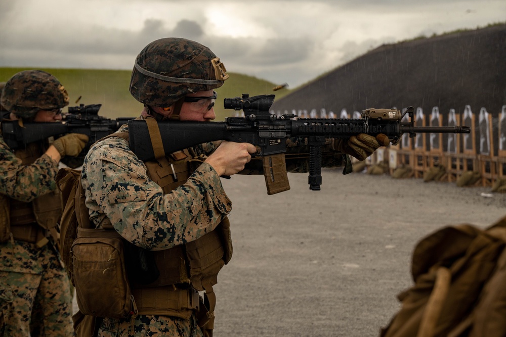Marines with 3rd Maintenance Battalion conduct a evolution range