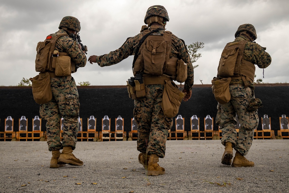 Marines with 3rd Maintenance Battalion conduct a evolution range