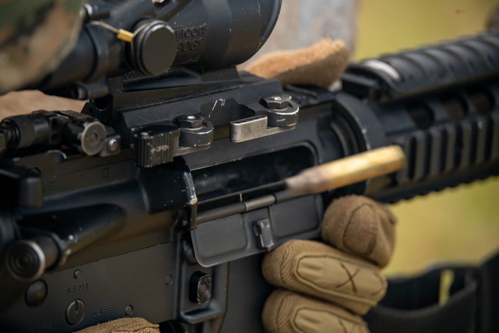 Marines with 3rd Maintenance Battalion conduct a evolution range