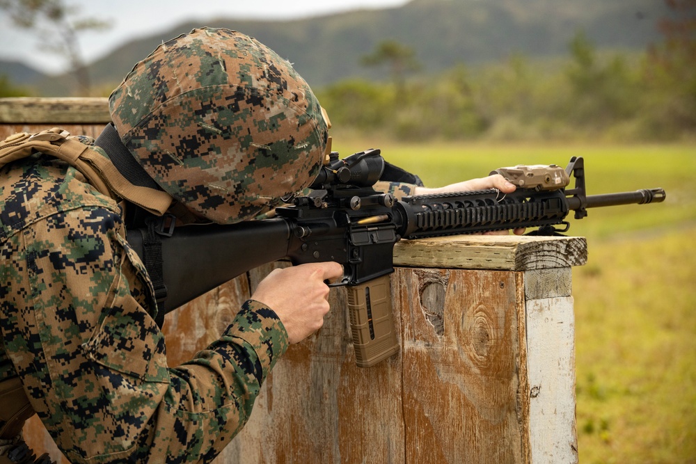 Marines with 3rd Maintenance Battalion conduct a evolution range