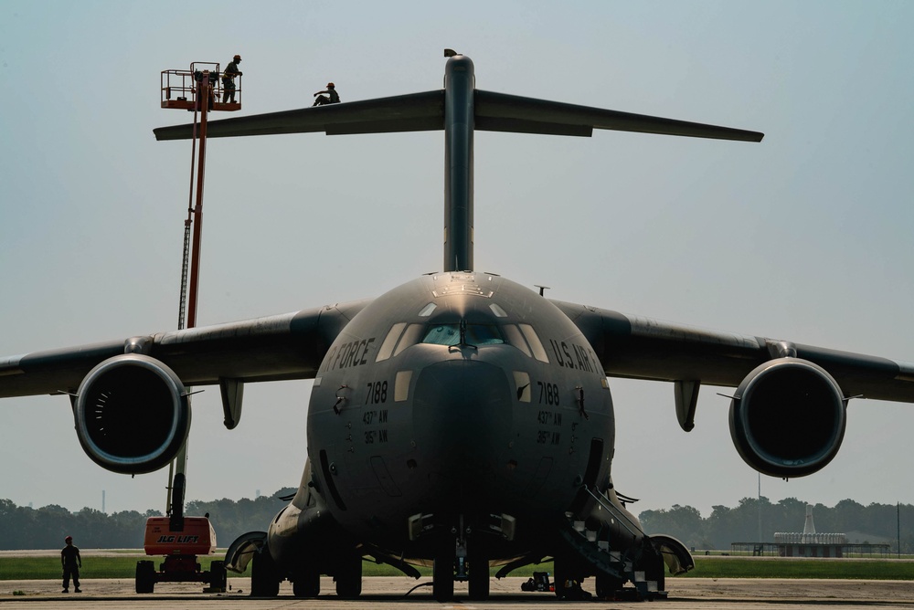 DVIDS - Images - Team Charleston Maintainers prepare C-17 for Mobility ...