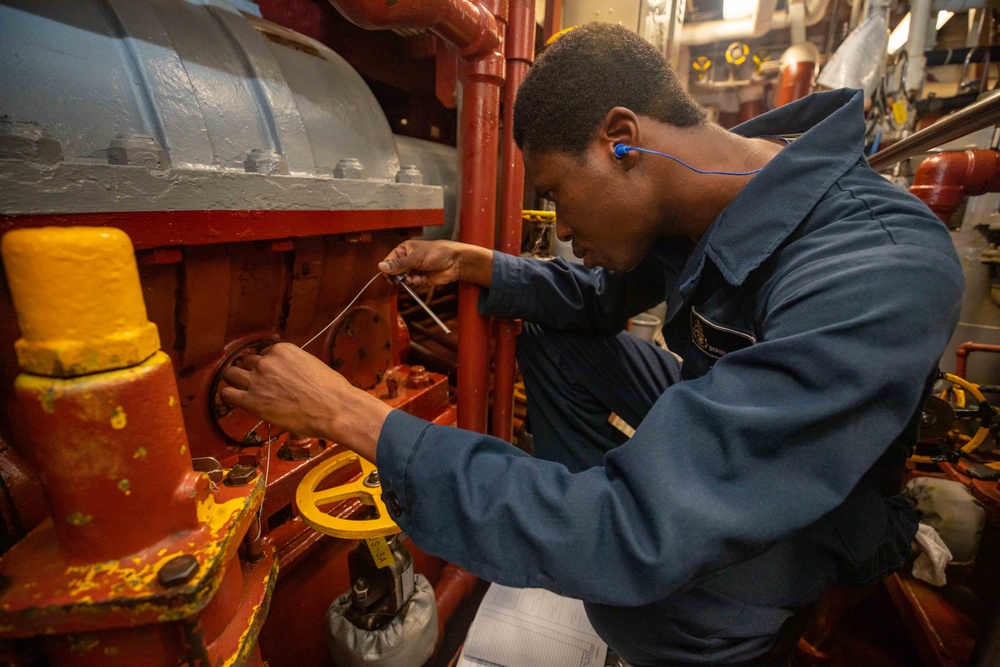 GSE3 Bohoussou Checks Oil Level Of Line-Shaft Bearing