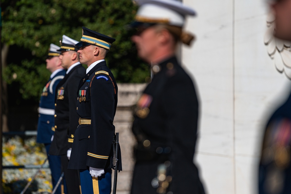 Italian Deputy Chief of Defence Staff Lays Wreath at Arlington